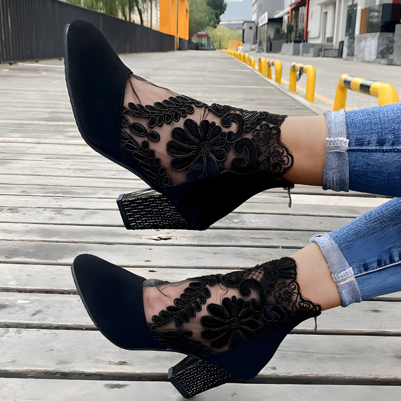 Osvina | Elegante Enkellaarzen Met Kantdetails