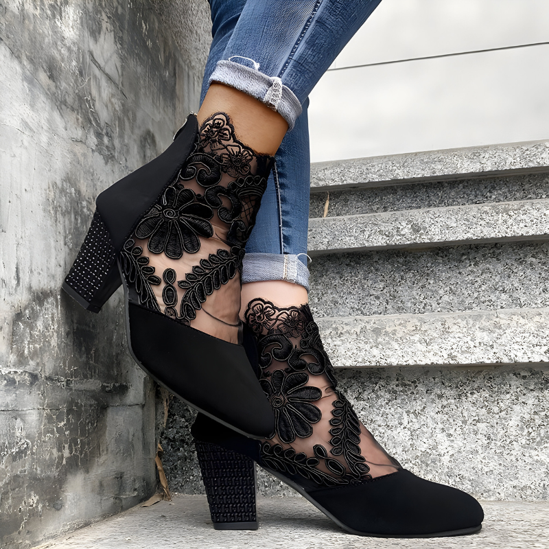 Osvina | Elegante Enkellaarzen Met Kantdetails