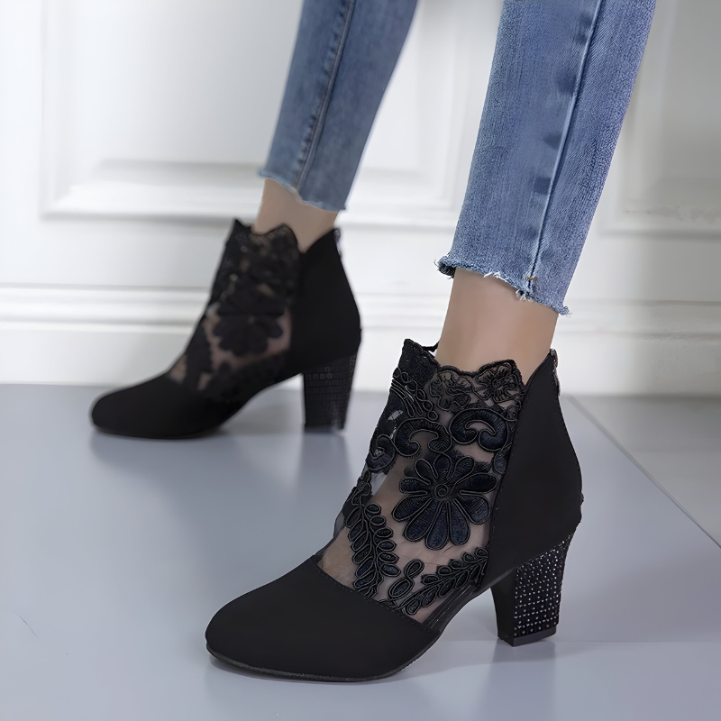 Osvina | Elegante Enkellaarzen Met Kantdetails