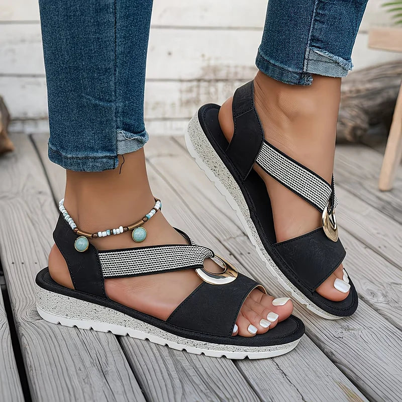 Loreta | Platte sandalen met metalen gesp