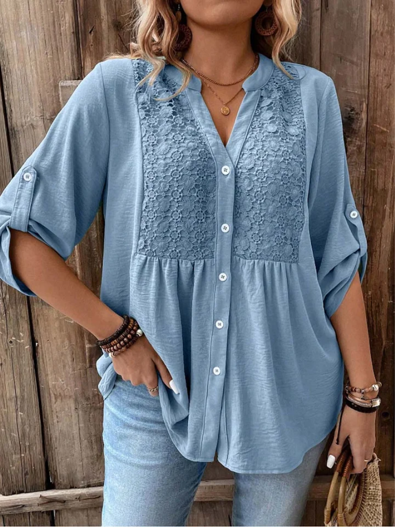 Trisha – Blouse met V-hals en knopen