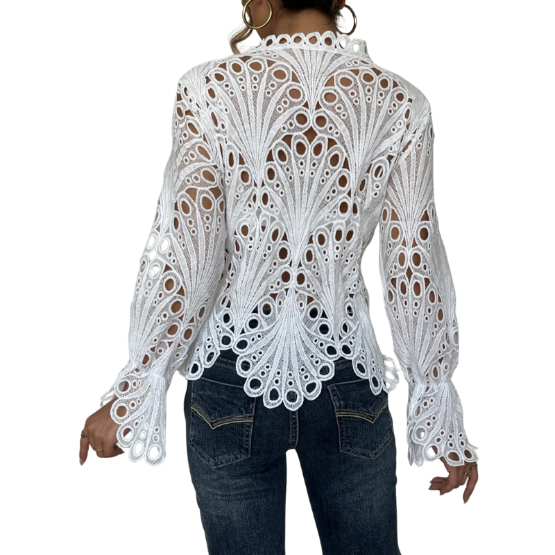 Lizelle | Moderne blouse met holle details