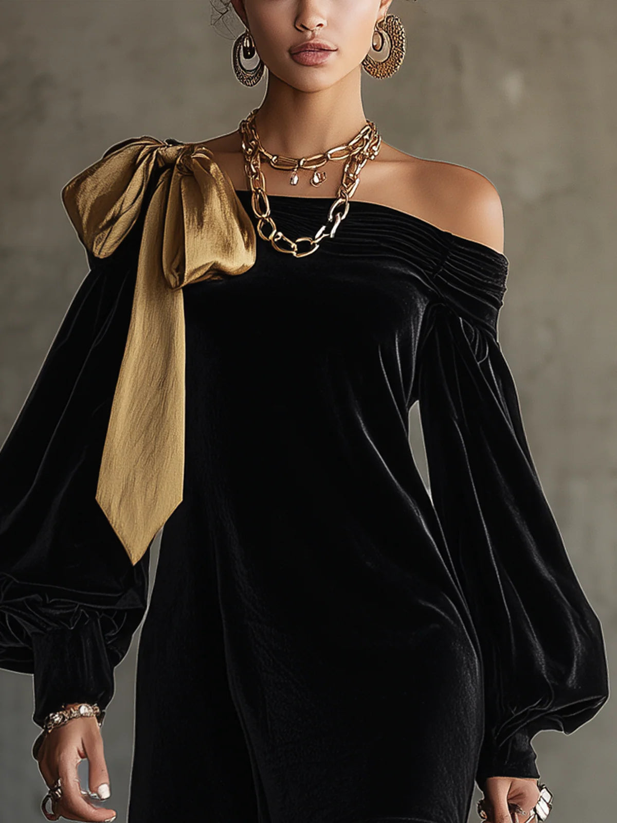 Kiki | Fluwelen en Gouden Satijnen Patchwork Off-Shoulder Mini-jurk