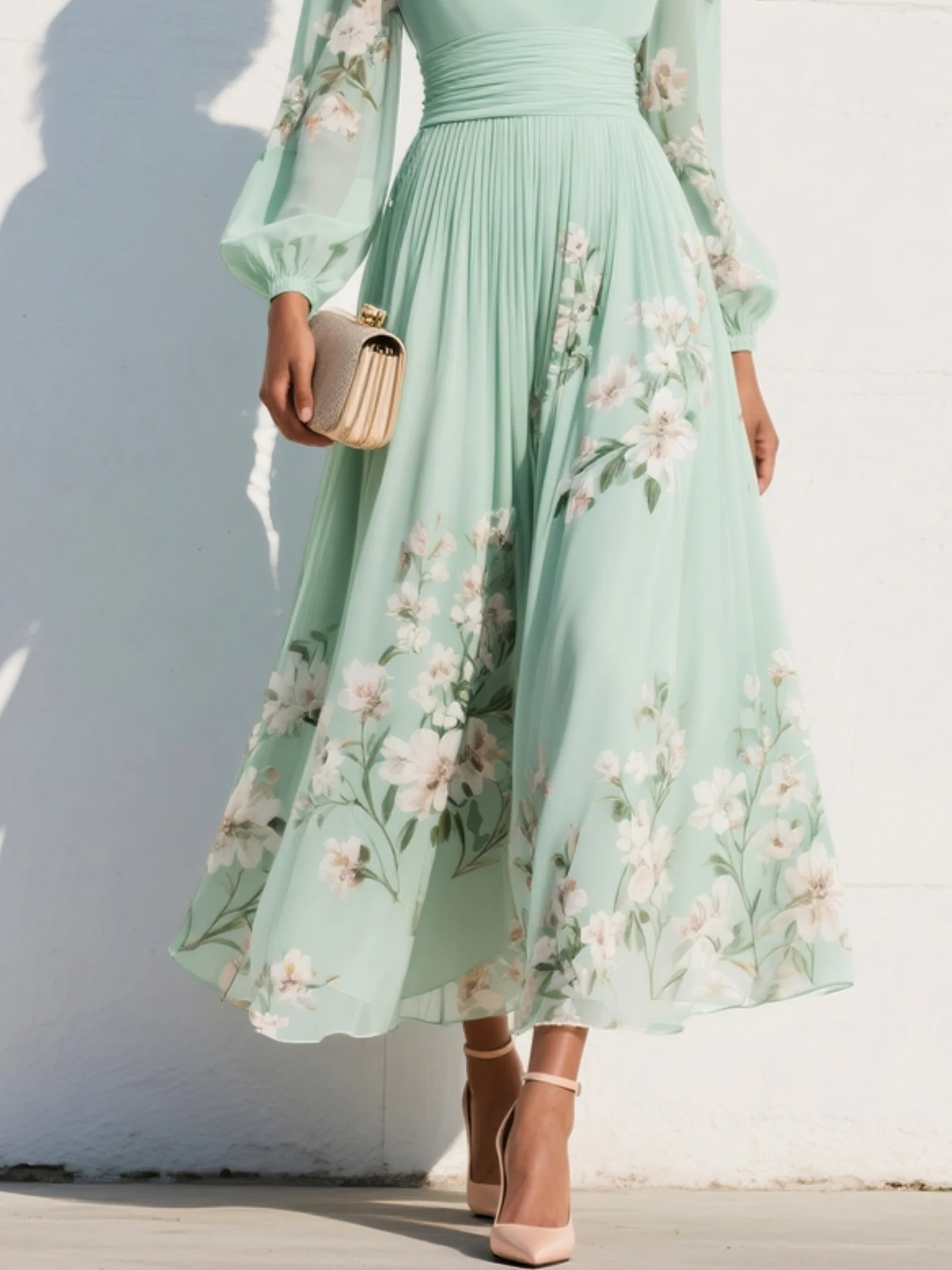 Ruby | Lichtgroene midi-jurk met V-hals en bloemenprint