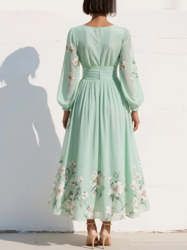 Ruby | Lichtgroene midi-jurk met V-hals en bloemenprint