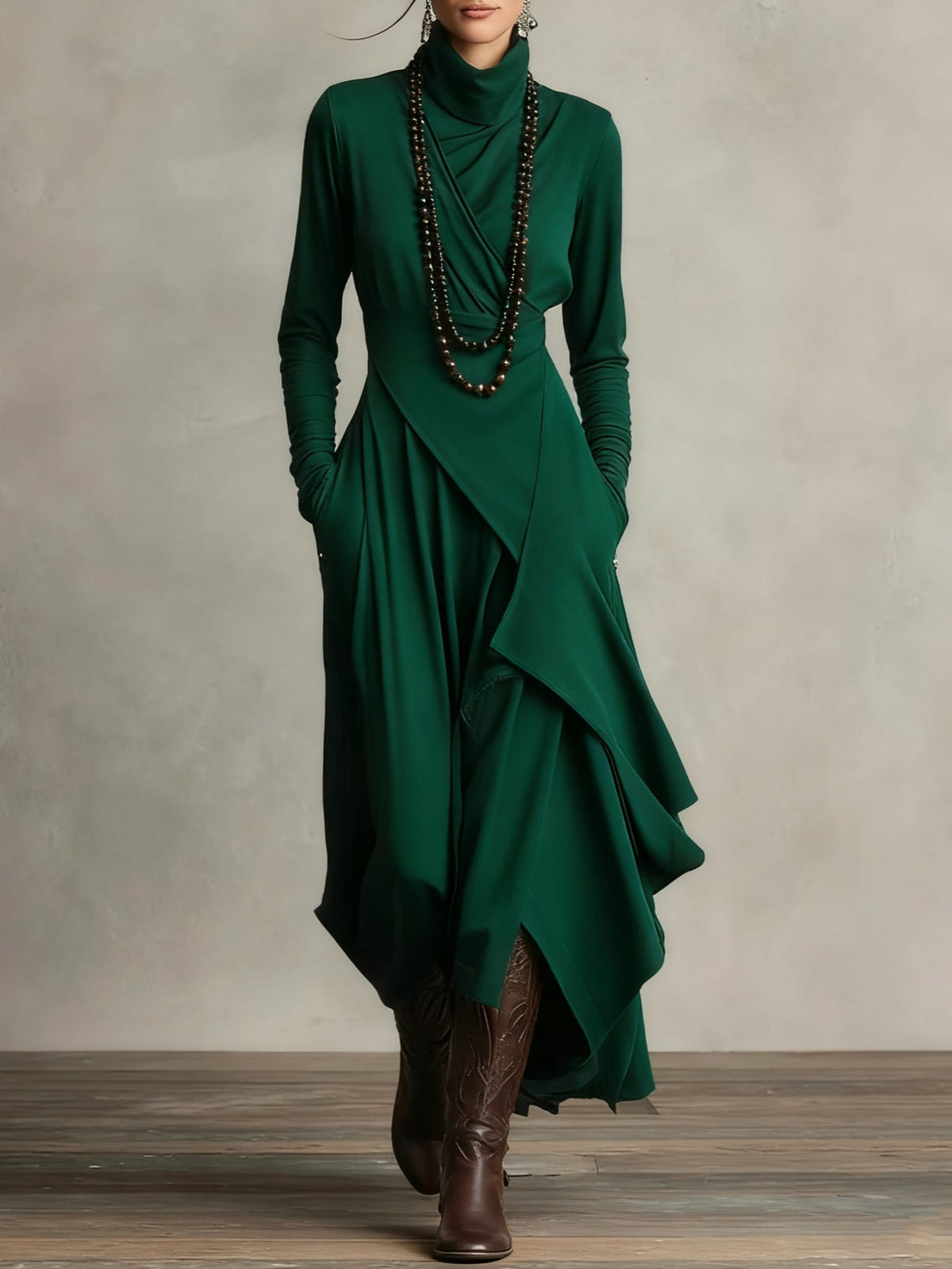 Vesalyn | Asymmetrische Maxi Jurk met Hoge Col