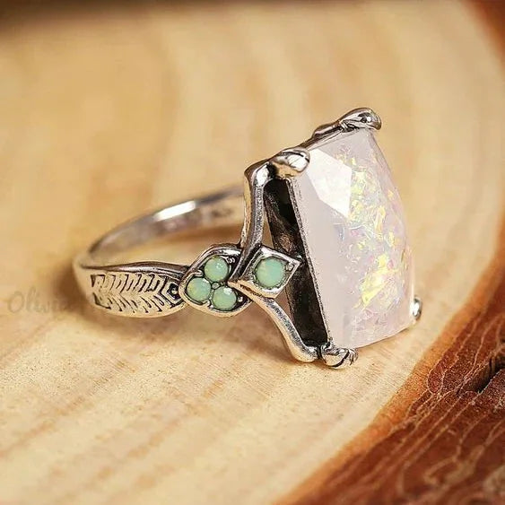 Vintage Ring in Witte Opaal