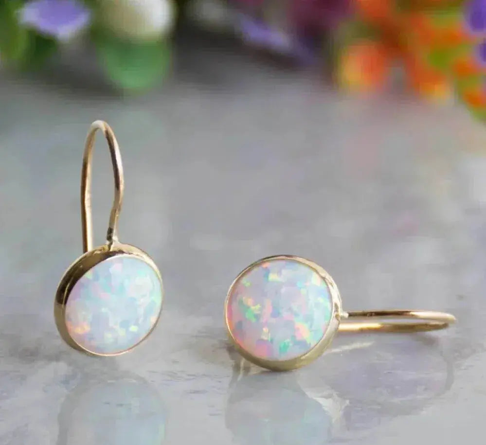 Gouden oorbellen met vintage opaalsteen